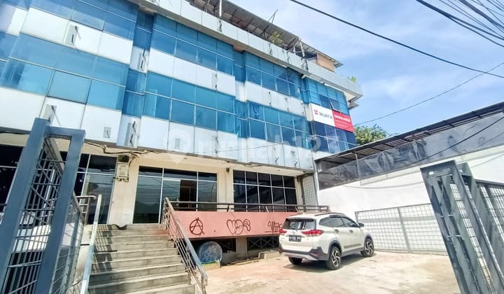 Ruko 3,5 lantai di kawasan gandaria
