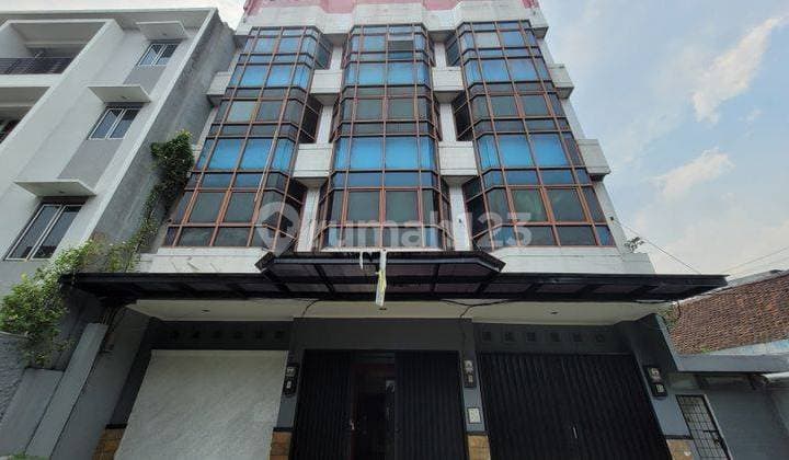 Gedung di kawasan jakpus salemba