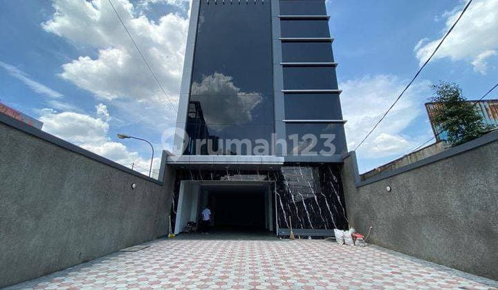 Brand New Mini Office Building, Lokasi Strategis