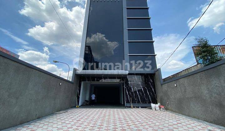 Brand New Mini Office Building, Lokasi Strategis