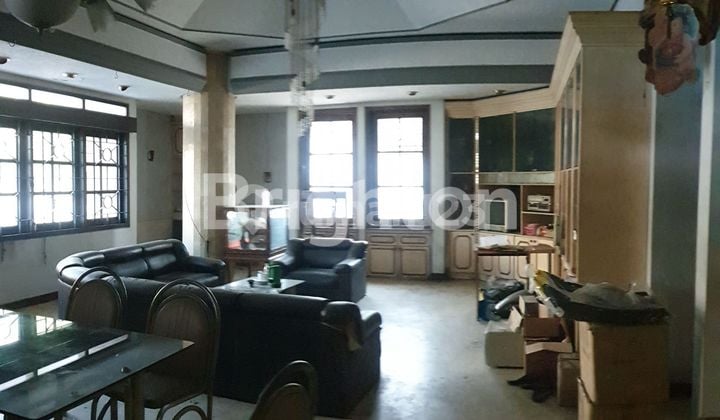 TEMPAT USAHA BONUS RUMAH TENGAH KOTA SOLO JARANG ADA COCOK UNTUK BANK, TOSERBA