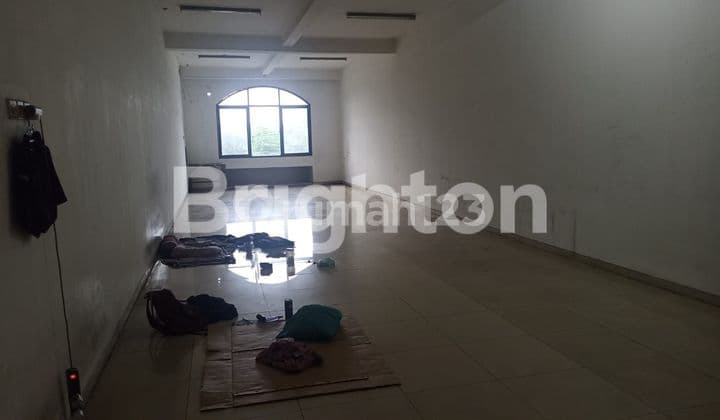 Ruko Strategis di Pinggir Jalan Raya