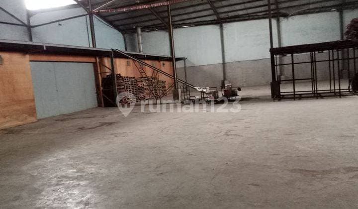Warehouse for Sale in Cibolerang with Certificate of Ownership