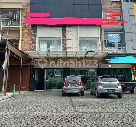 Dijual Cepat 2 Ruko Gandeng Beserta Tanah di Belakangnya di Pertukangan Selatan Lokasi Ok