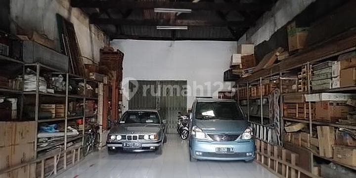 Business Space in Pasar Baru Central Jakarta