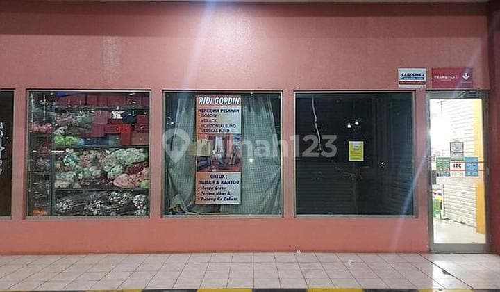 kios siap pakai di lantai dasar ITC Cempaka Mas