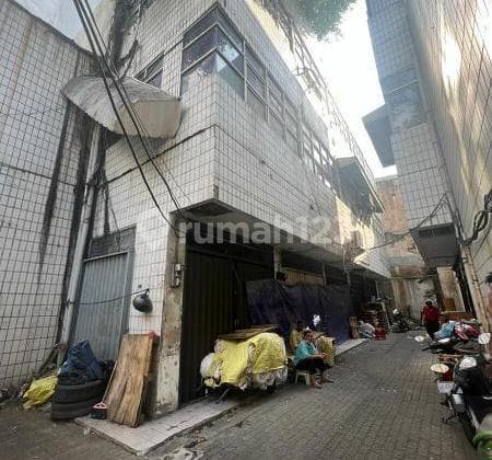 Ruko Di Pintu Kecil Roa Malaka Tambora