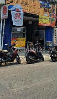 Second-hand shop house in the Duri Kepa area. Second-hand shop house in the Duri Kepa area.