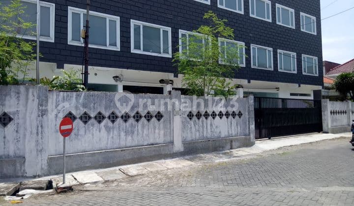 Office Building Putat, 48 Ruang Kantor, Dekat Akses Tol Satelit
