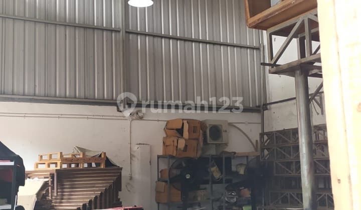 GUDANG DI PUCANG ADI LEBAR 11.2 X 28.6 METER COCOK BUAT TOKO, KANTOR, CAFE DENGAN LUAS BANGUNAN 152M2