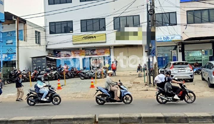 RUKO 3 LANTAI, LETAK STRATEGIS,DI KAWASAN RAMAI JALAN UTAMA JAKARTA - BOGOR