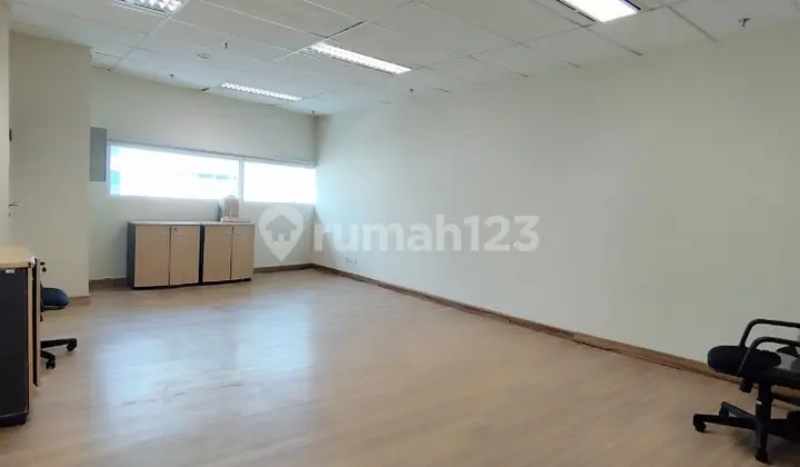 Di Kan Ruang Kantor Springhill Office Tower Luas Nett 31 M²
