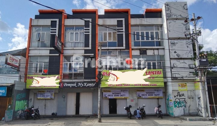 RUKO 3 LANTAI, PUSAT PERDAGANGAN GODEAN. SELANGKAH TUGU MALIOBORO