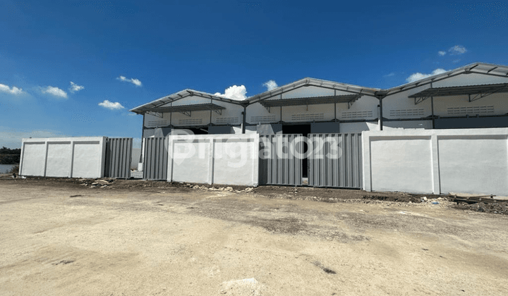 GUDANG BARU GRESS AKSES KONTAINER DOUBLE GATE HALAMAN PRIBADI PUSAT PERGUDANGAN ROMOKALISARI