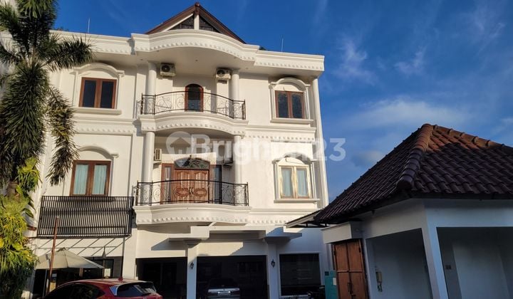 KOSTEL 3 LANTAI , TAPI IJIN HOTEL MASIH OPERASIONAL, LOKASI TIMUR AMBARUKMO PLAZA YOGYAKARTA