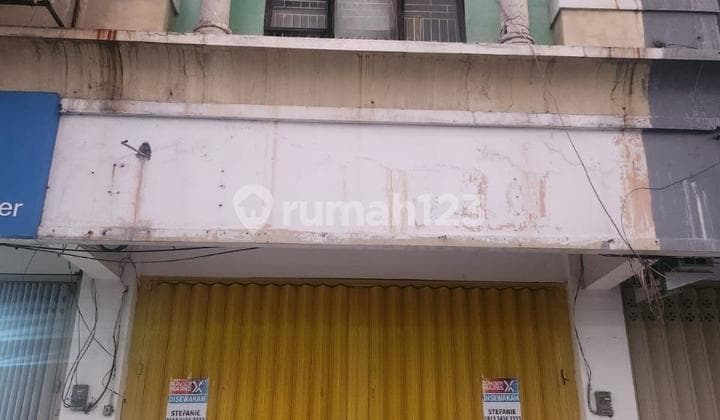 Ruko Suncity Sun City Sidoarjo Pintu Depan Harmonika