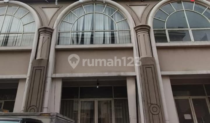 Ruko sangat strategis dan sdh renov di green lake city crown tanggerang **