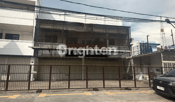 Bangunan Tengah Kota Loss Cocok untuk Showroom Parkiran Luas Murah Embong Sawo