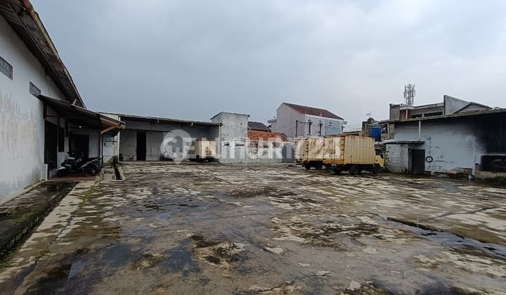 Gudang Lok Sayap TKI, Parkiran Sangat Luas, Akses Wingsbox