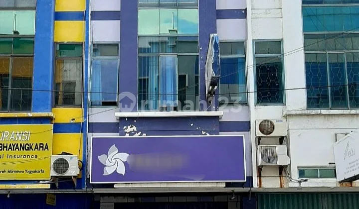 3-story ready-to-use shop house in Mataram Plaza. 3-story ready-to-use shop house in Mataram Plaza.