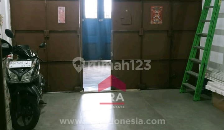 RUKO 3 LANTAI PINGGIR JALAN PUNAK MEDAN METISAH