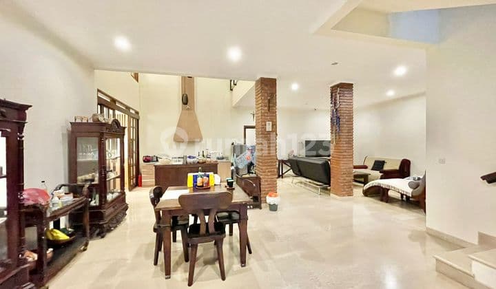 Comfortable House In Setra Duta, Bandung, SHM