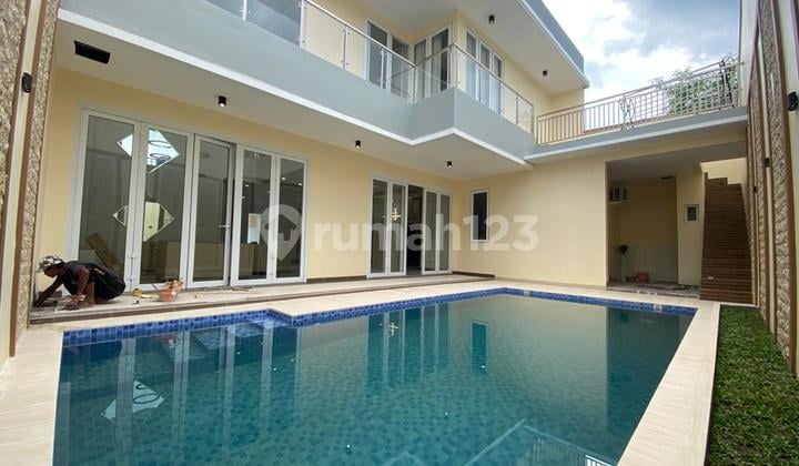 Rumah Kolam Renang Dalam Perum Elit Full Furnished
