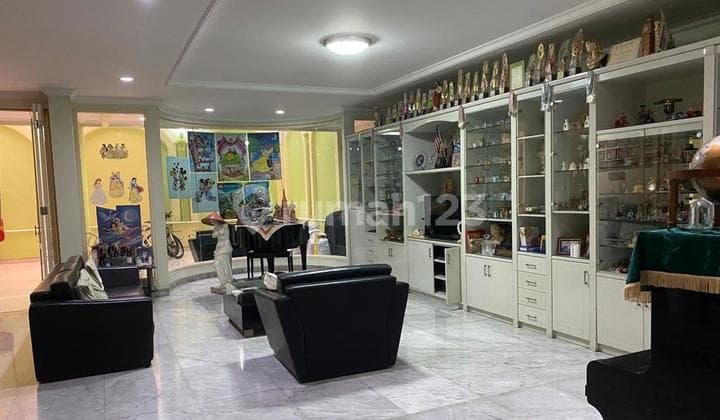 Dijual rumah di Intercon taman kebon jeruk