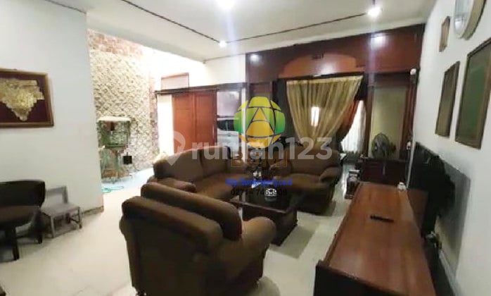 Rumah 2 lantai siap huni di pasar kliwon