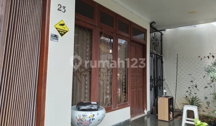 Nice house ready to occupy, sturdy and well-maintained building, price negotiable.