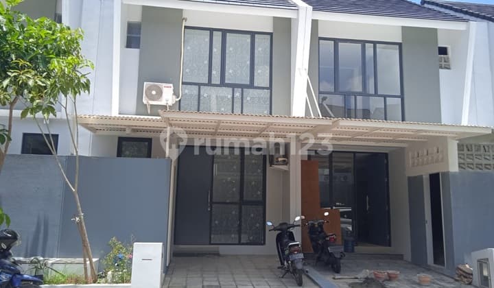 Rumah 2 Lantai Dijual di Royal Residence, Surabaya