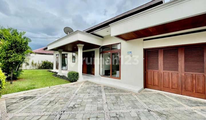 Rumah Mewah Satu Lantai Dalam Compound Elite Dekat Mrt Jakarta Selatan