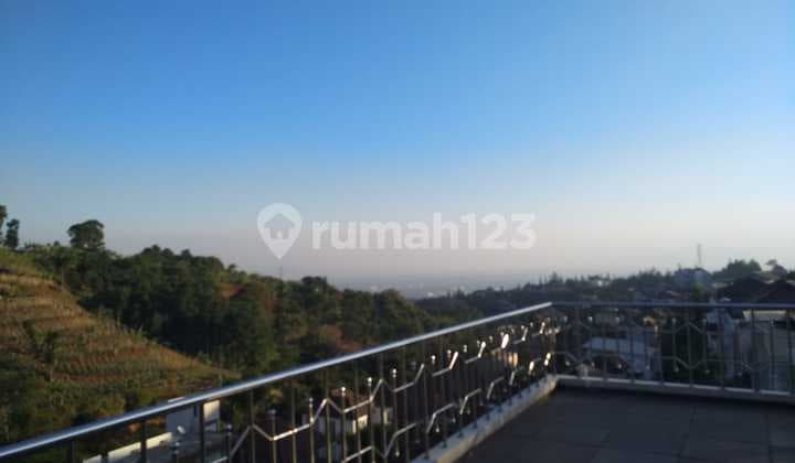 Rumah Villa Dago Resort 1000 View Pegunungan dan Kota Bandung