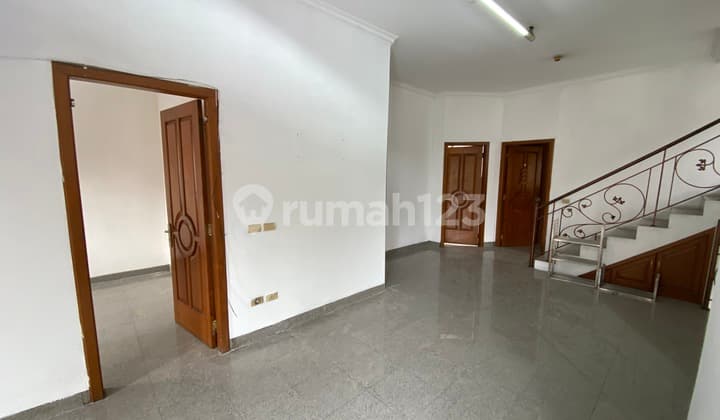 Rumah Siap Huni Lebar 11 Di Tomang Central