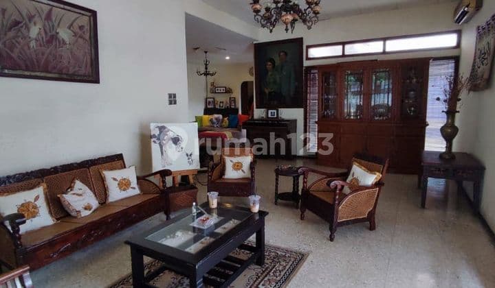 Strategic Old House in Pejompongan Raya, Suitable for Office. Contact: 0813-1838-1838.