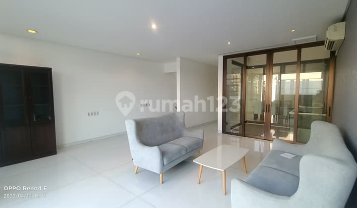 Best Deal!! Rumah Siap Huni Graha Family Platinum Terrace Surabaya Barat Fully Furnished!!