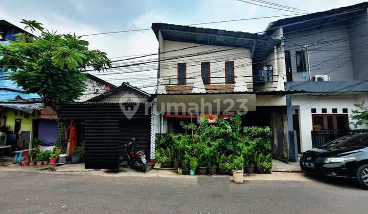 Rumah berikut ruang usaha Strategis di Petukangan - Jaksel