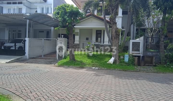 Rumah 2 lantai Disewakan di Graha Family, Surabaya