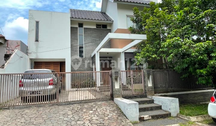 Rumah Modern Tropis 4+1 KT di Jl Flores Megapolitan Cinere