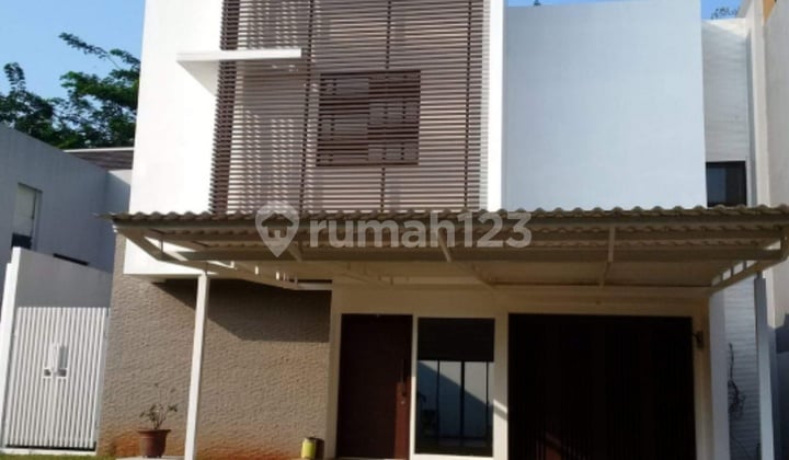 Rumah Semi Furnish Halaman Luas di Bsd City