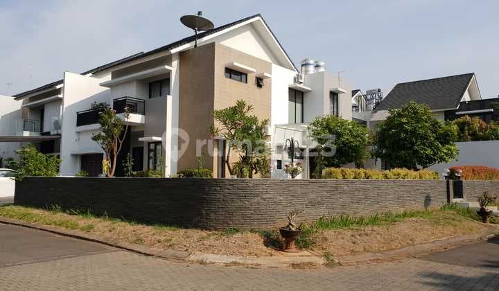 Rumah Hoek Mewah di Cluster Asia Tropis Harapan Indah