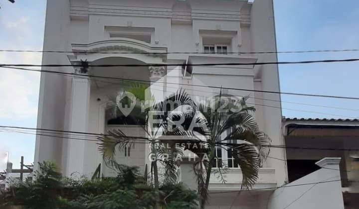 3 lantai, mewah terawat, lokasi 5 menit dari mal pdk indah 2,