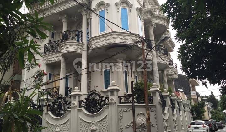 Classic House in Mangga Dua BJI Complex Ready to Use Cakeep