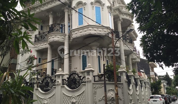 Rumah Klasik Di Mangga Dua Komplek BJI Siap Pakai Cakeep