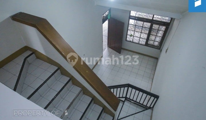 Bawa Hoki. Fengshui Bagus 1,5 lantai di Taman Holis bisa tinggal dan usaha. Jarang ada!