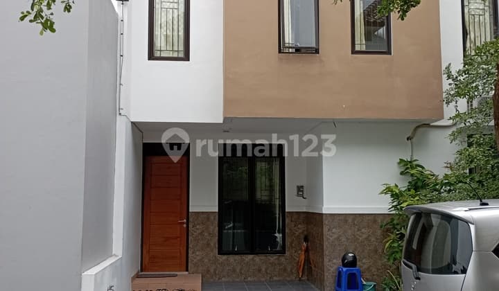 Rumah 2 Lantai Minimalist di Kembaran Tamantirto Kasihan Bantul Yogyakarta