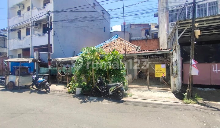 Rumah Tua Krekot Sawah Besar Akses Lebar!