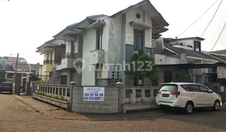 Duta Garden 2-story corner 13x17 West