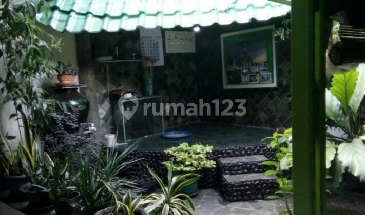 Di Jual Rumah Luas Pinggir Jalan Raya di Depok