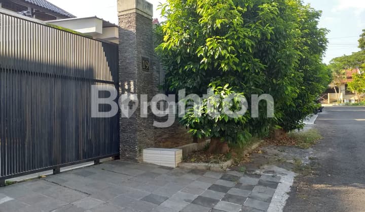 LUXURY HOUSE WITH STRATEGIC LOCATION IN SOUTH UPPER SEMARANG CITY